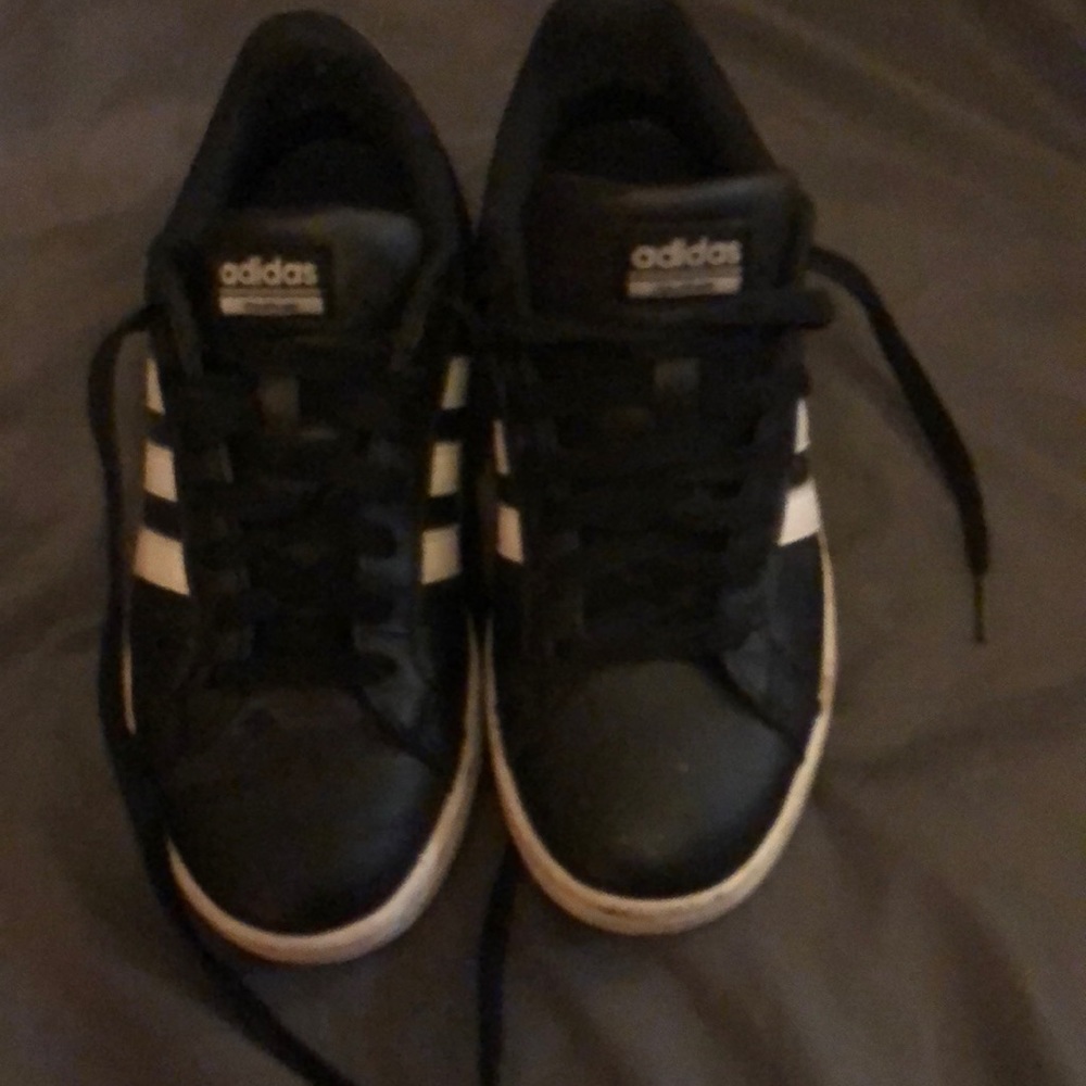 Tennis shoes size 7 very good condition